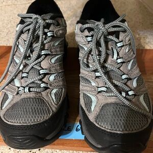 MERRELL VIBRAM GRAY HIKING SHOES